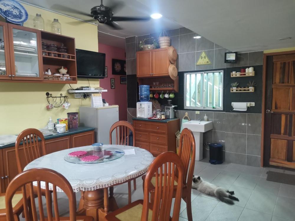 Jazepuri - Jaze 1 Appartement Kuching Buitenkant foto